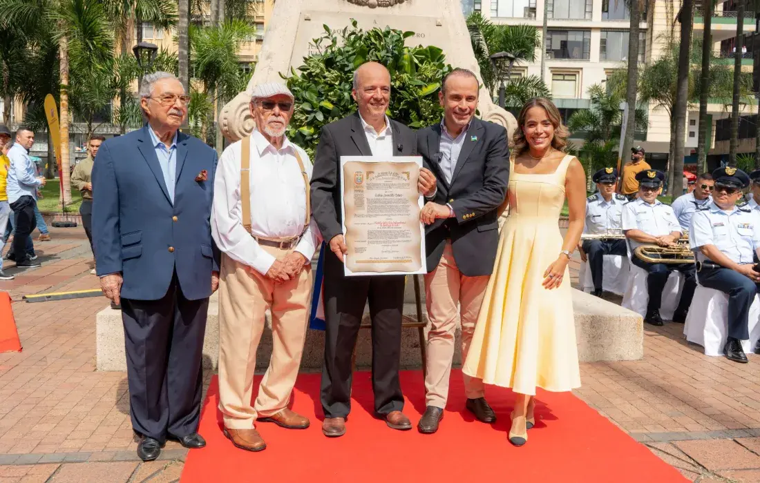 Medalla Orden de la Independencia otorgada al Director del Instituto IÓmicas de la Javeriana Cali, Andrés Jaramillo Botero 