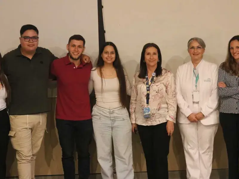 Egresados del programa de Enfermería podrán hacer prácticas y máster en España gracias a convenio con Quirónsalud