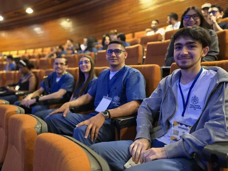 Estudiantes de Medicina compartieron experiencias en su paso hacia la vida profesional