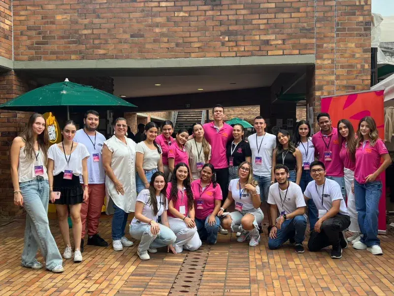 Gianluca Galeano y Laura Zamora, estudiantes de Mercadeo que aprovecharon la experiencia javeriana para su futuro profesional