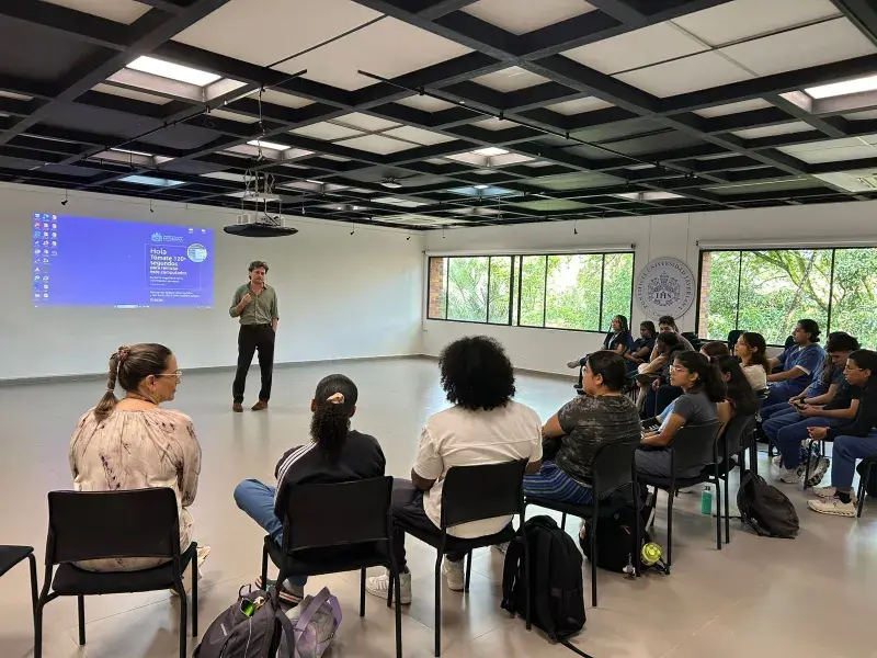 Profesor Tomasz Szubart en la Javeriana Cali