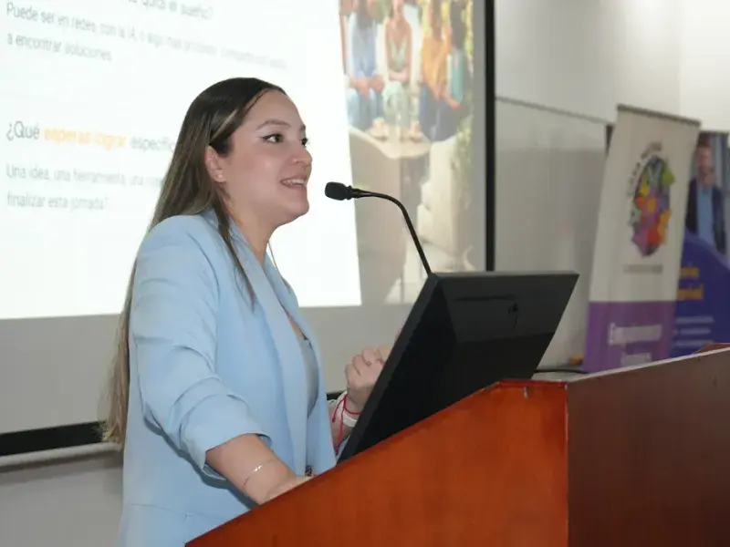 Mujeres emprendedoras fortalecieron sus negocios con estrategias de crecimiento, marketing digital e inteligencia artificial