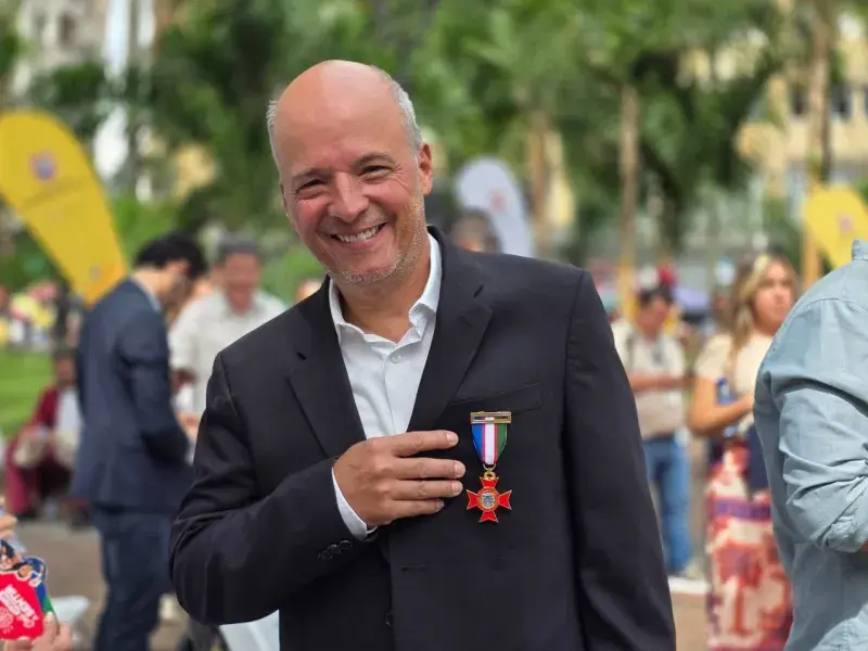 Medalla Orden de la Independencia otorgada al Director del Instituto IÓmicas de la Javeriana Cali, Andrés Jaramillo Botero 