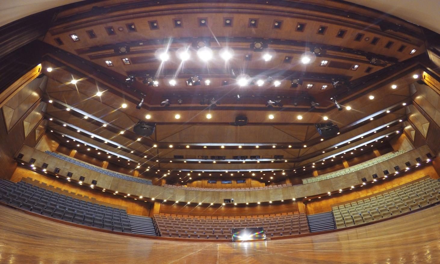 Sistema de audio BOSE cubriendo la totalidad del auditorio